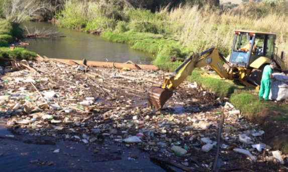 Ação da Prefeitura de Cascavel retira mais de 10 toneladas de lixo do Rio Quati