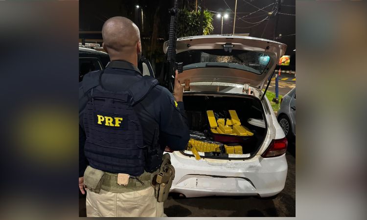 Ação na BR-277: PRF apreende mais de 120 kg de maconha e milhares de maços de cigarro em intervalo de 10 minutos