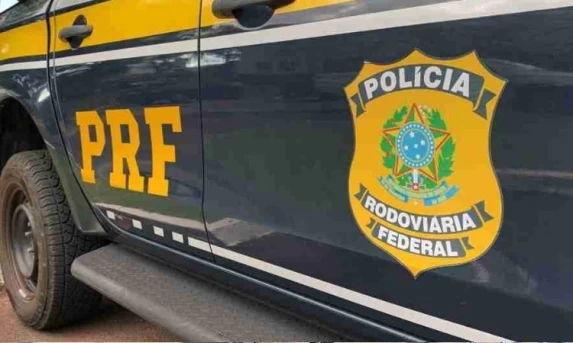 ACIDENTE NA RODOVIA: Viatura da Polícia Penal se envolve em colisão no km 477 da BR-277; detentos sofrem ferimentos leves