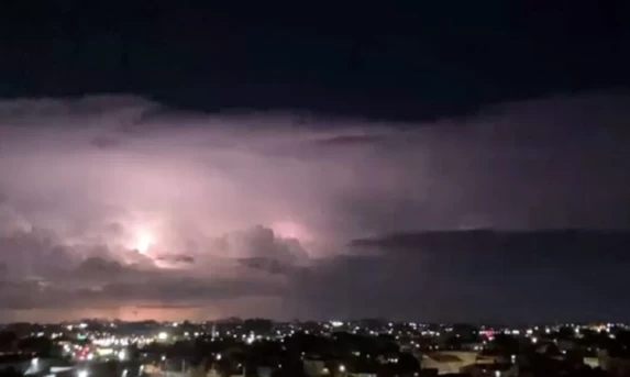 Alerta: Inmet coloca 115 municípios do Paraná e outros 11 estados em perigo para tempestades