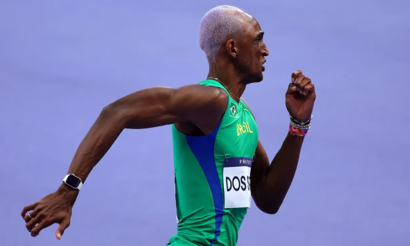 Alison dos Santos estabelece novo recorde mundial dos 400m com barreiras na Diamond League