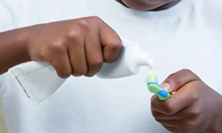 Anvisa suspende creme dental da Colgate após relatos de reações