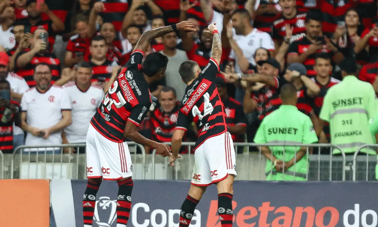 Arrascaeta decide e Flamengo avança para semifinal da Copa do Brasil