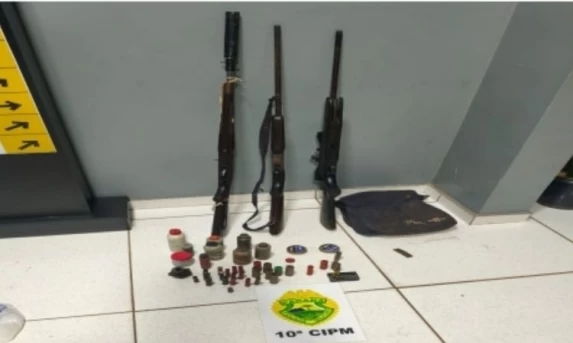 Arsenal e pássaros silvestres são apreendidos em residência na zona rural de Laranjeiras do Sul