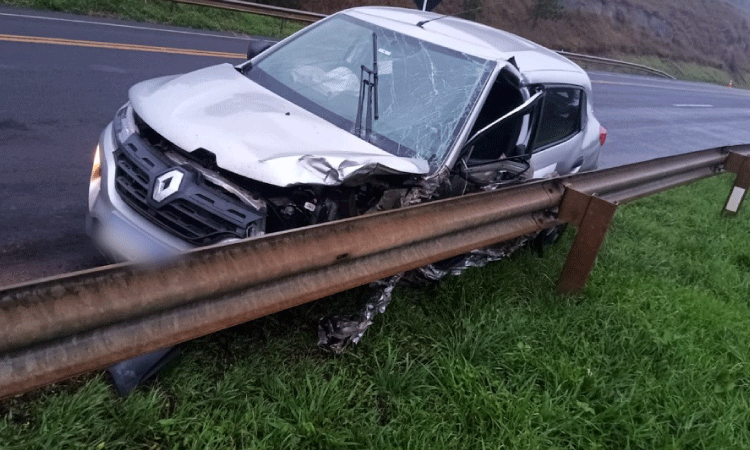 Batida frontal deixa feridos e interdita parcialmente a BR-277 em Guaraniaçu