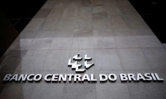 Boletim Focus: projeções para o dólar em 2025 recuam pela 1ª vez em mais de um ano