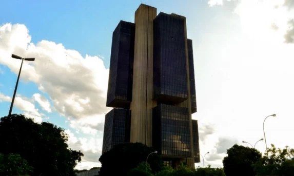 Boletim Focus reduz previsão para o crescimento da economia em 2025