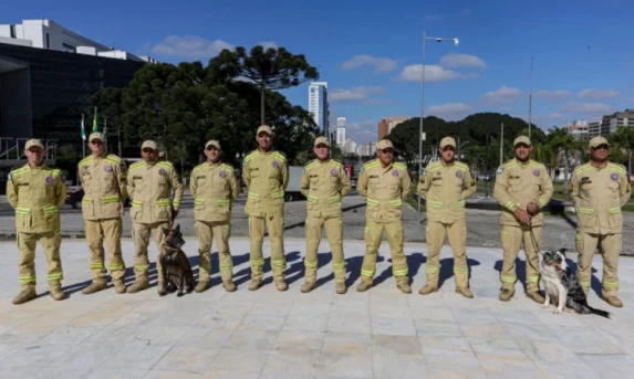 Bombeiros do Paraná que atuaram em missão humanitária na Venezuela são homenageados no Palácio Iguaçu