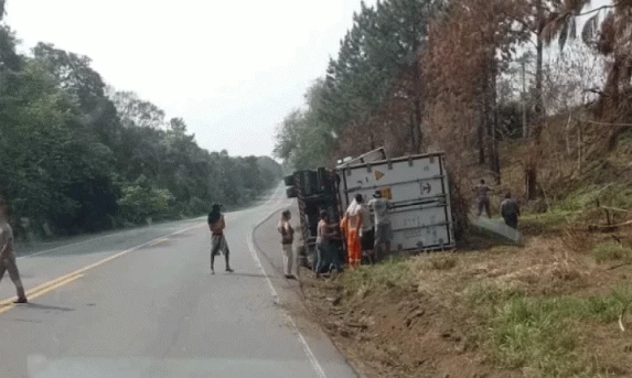 Bombeiros são atacados por saqueadores enquanto atendiam vítima de acidente no Paraná