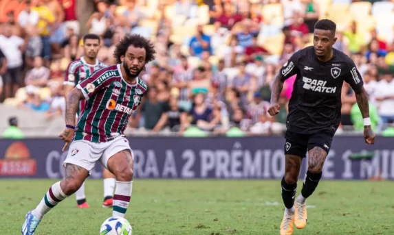 Botafogo enfrenta o Fluminense de olho na liderança do Brasileiro.