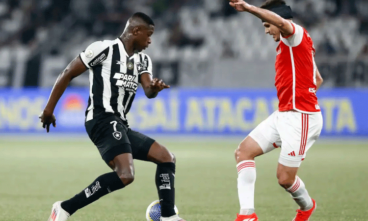 Botafogo visita o Inter para tentar garantir o título do Brasileiro