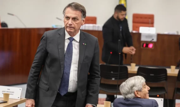 Brasília: Defesa de Bolsonaro recorre contra decisão de prisão domiciliar