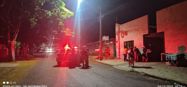 CAFELÂNDIA: Jovem de 21 anos é executado a tiros dentro de residência.