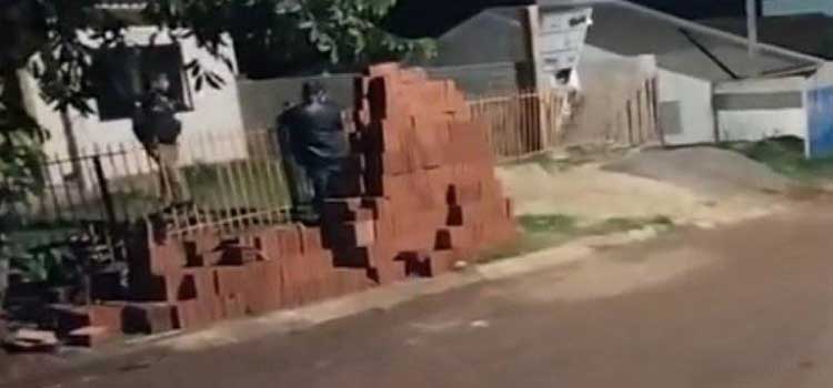 CAFELÂNDIA: Se passando por policiais, indivíduos executam dois jovens a tiros.