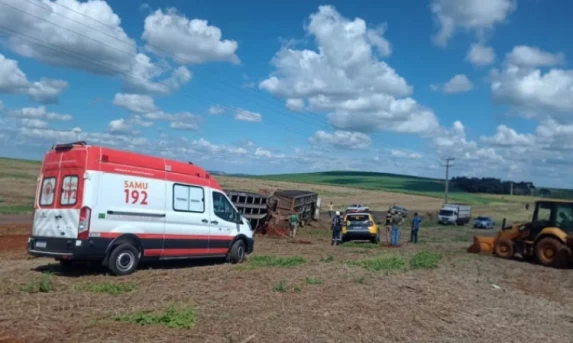 Caminhão tomba na estrada que liga Catanduvas ao Distrito de Ibiracema.
