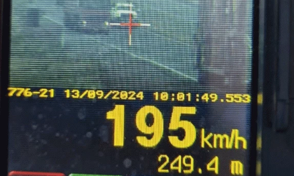 Caminhonete a quase 200 km/h é flagrada pela PRF em Cascavel