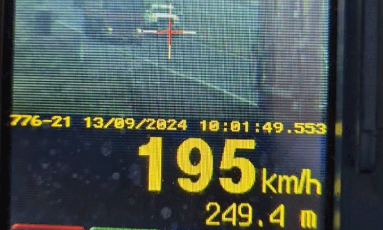 Caminhonete a quase 200 km/h é flagrada pela PRF em Cascavel
