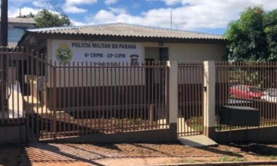 Casa é destruída por incêndio suspeito em Rio Bonito do Iguaçu.