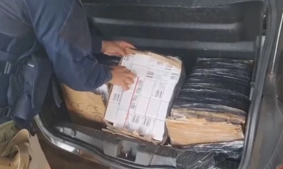 Casal é flagrado com 150 celulares em abordagem da PRF em Cascavel