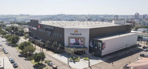CASCAVEL: Bandidos estouram vitrine e levam R$ 800 mil em celulares de loja no Shopping JL.