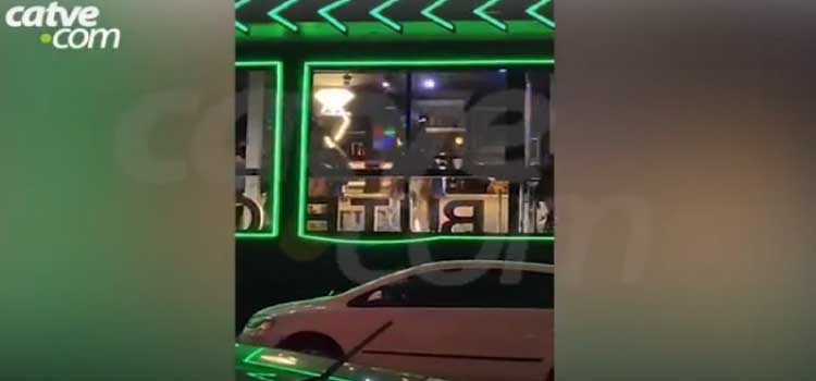 CASCAVEL: Cavalos são flagrados dentro de casa noturna no Centro da cidade.