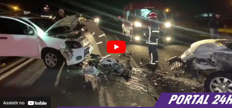CASCAVEL: Forte colisão entre Uno e Peugeot deixa feridos na BR-277 em Cascavel.