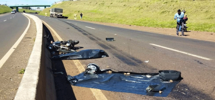 CASCAVEL: Idosa morre após acidente entre caminhão e moto na PRc-467.
