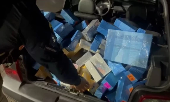 CASCAVEL: PRF apreende veículo carregado com celulares na BR-277; Vídeo.