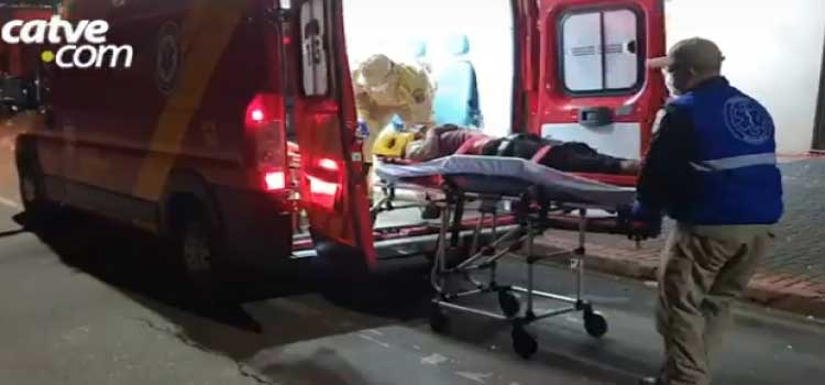 CASCAVEL: Rapaz de 26 anos fica gravemente ferido ao ser esfaqueado no São Cristóvão.