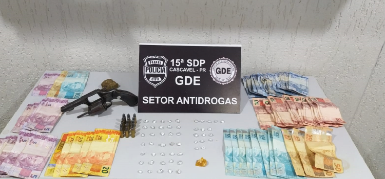 CASCAVEL: Três pessoas são detidas no Bairro Santa Cruz por tráfico de drogas.