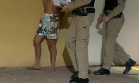 CATANDUVAS: Mulher reage e ergue homem na bordoada após ser arrastada pelos cabelos.