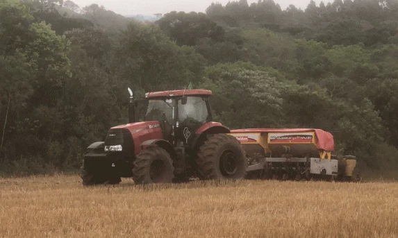 Clima seco atrasa o plantio de soja no Paraná