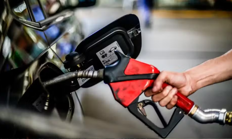 CNPE aumenta mistura de etanol na gasolina para 32%; montadoras alertam para riscos em motores antigos e importados
