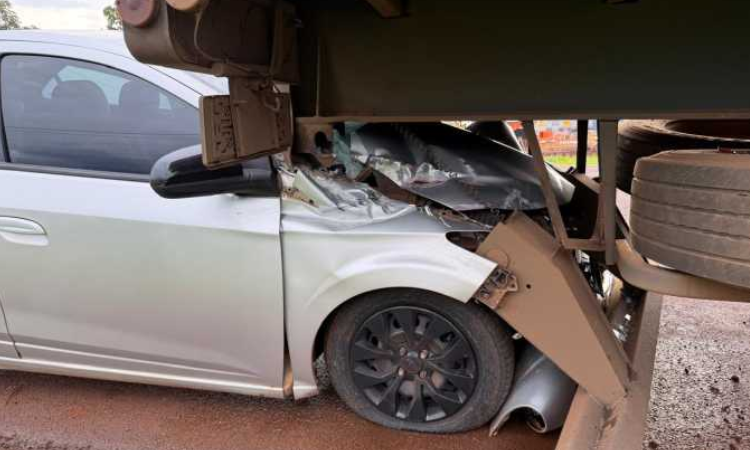 Colisão entre carro e carreta deixa uma pessoa ferida na BR-369, em Corbélia