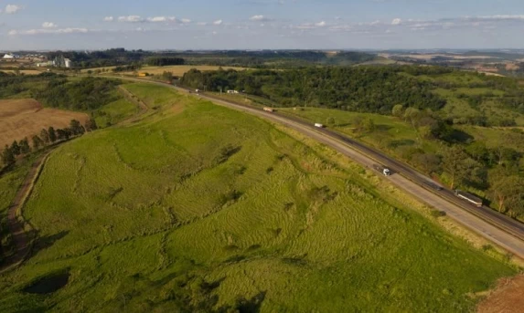 Com foco na segurança viária e fluidez, EPR Iguaçu inicia frente noturna de recuperação da malha viária da BR-163