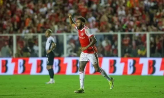 Com golaço de Wesley, Inter vence e deixa Corinthians no Z4.