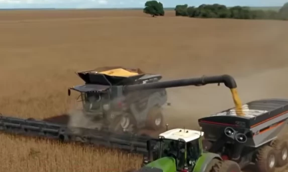 Com peso desproporcional sobre o agro, nova tarifa de 25% dos EUA entra em vigor e ameaça empregos no Brasil