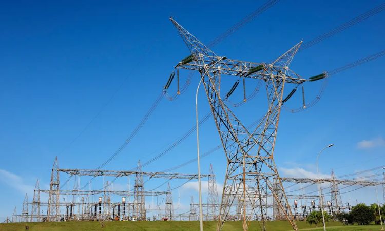 Consumidores poderão escolher fornecedores de energia a partir de 2027