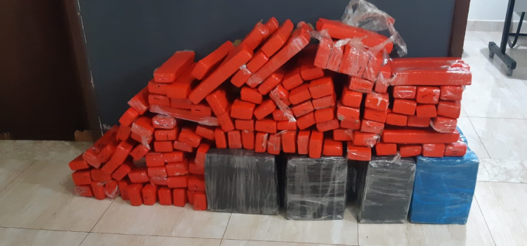 CORBÉLIA: Veículo Gol que portava droga é apreendido pela Policia Civil.