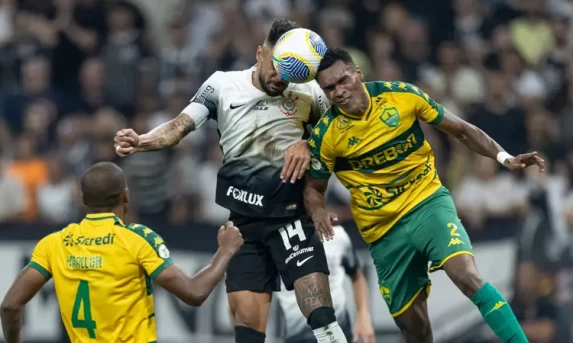 Corinthians visita o Cuiabá em confronto direto e pode deixar o Z4 do Brasileirão nesta rodada
