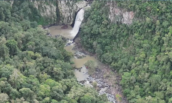 Corpo de fotógrafa desaparecida no Salto das Orquídeas é localizado após cinco dias de buscas em Sapopema