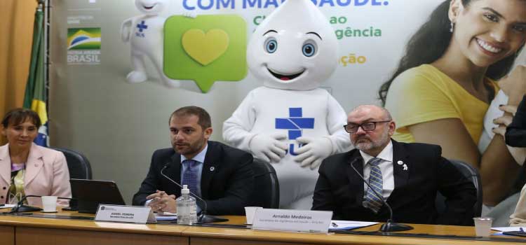 COVID-19: Governo libera quarta dose para maiores de 40 anos.