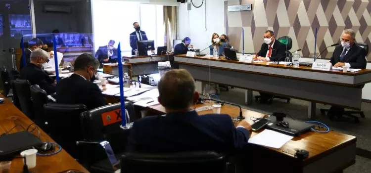 CPI: Secretária diz que nunca foi orientada a defender uso da cloroquina