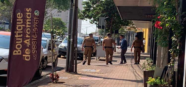 Detentos tentam aplicar golpe do pix ameaçando funcionários de loja do Centro de Cascavel.