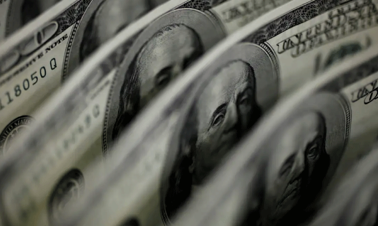 Dólar cai para R$ 5,51 à espera de juros no Brasil e nos EUA