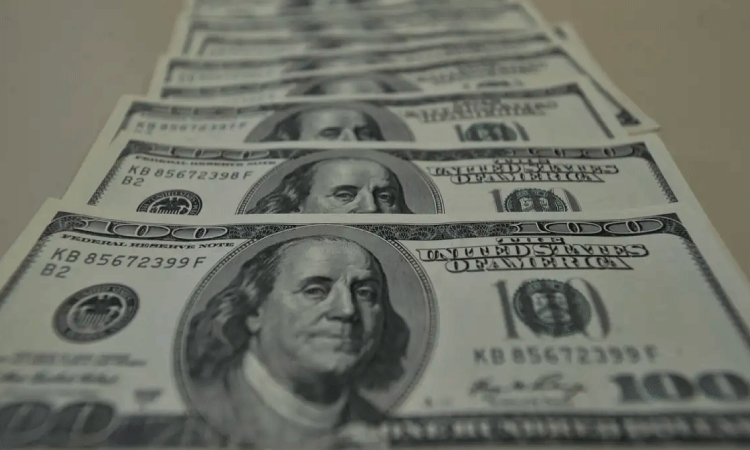 Dólar cai para R$ 6,02 e atinge menor valor em mais de um mês