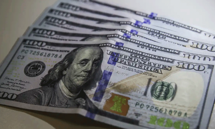 Dólar cai para R$ 6,04 em expectativa com reunião do Copom