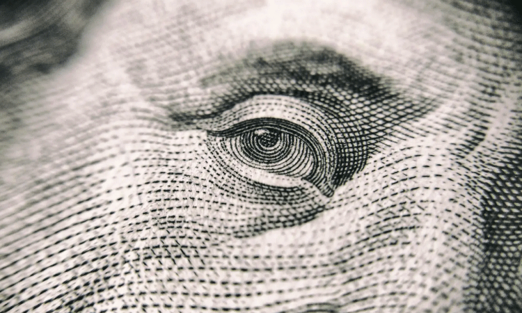 Dólar chega a R$ 6 pela primeira vez com atenção a pacote fiscal e reforma do IR