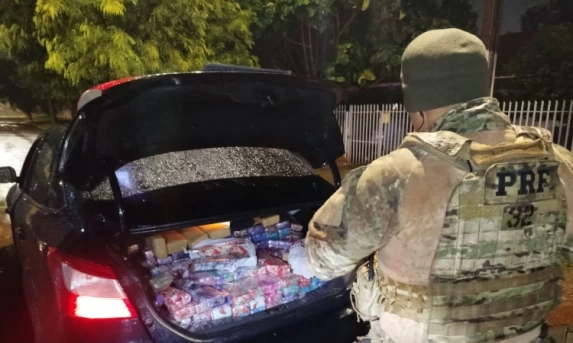 Durante a madrugada, PRF apreende mais de 250 kg de maconha em Cascavel