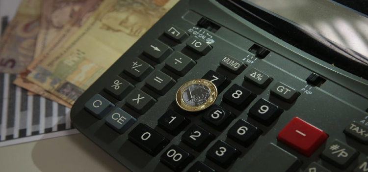 ECONOMIA: Camex prorroga redução de tarifas de medicamentos, alimentos e etanol.